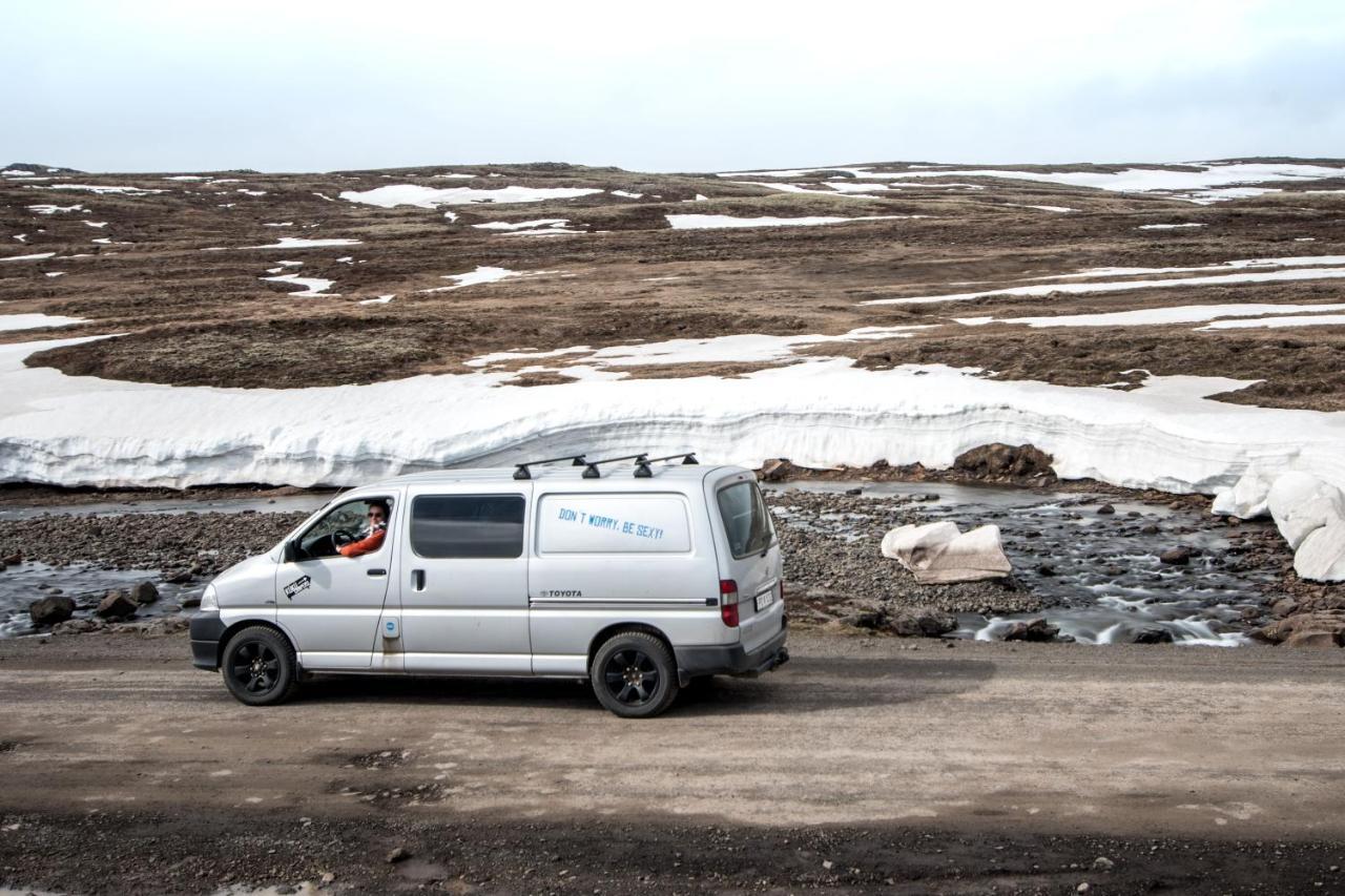 KúKú Campers - Campervans Keflavík Exterior foto